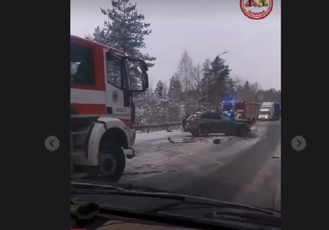 На одной трассе — сразу два серьезных ДТП: везде с участием грузовиков (ВИДЕО)