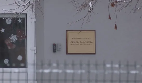 Работники молчат, а дети все рассказали: сельская школа тонет с Рождества