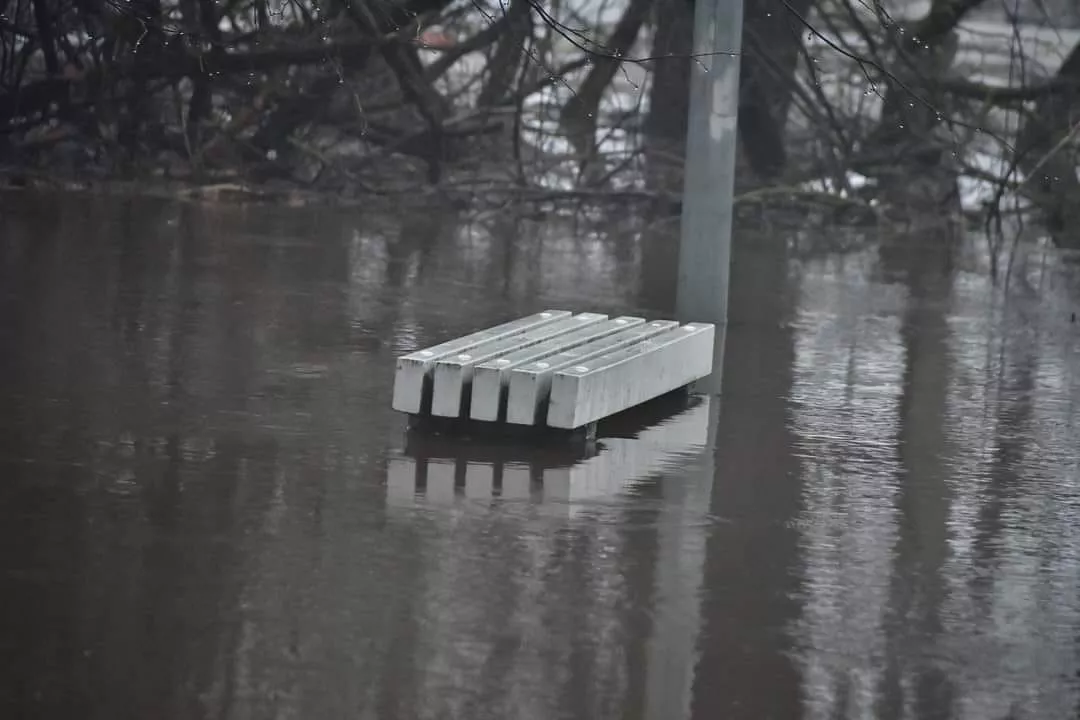 Наводнение: в Крустпилсской волости уровень воды продолжает расти. ФОТО