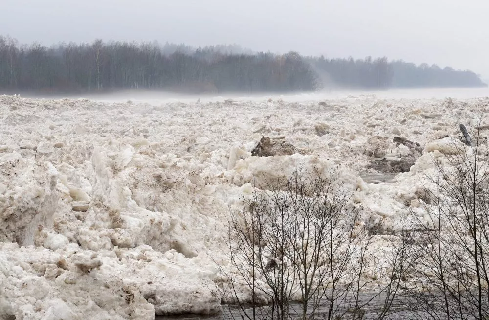 Daugavā pie Zeļķu tilta ūdens līmenis kopumā cēlies par pieciem metriem
