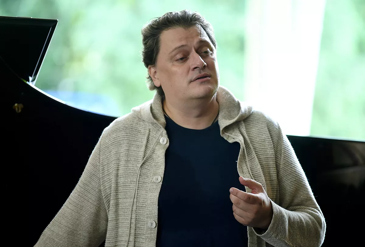 Посмотрите, кто поёт в нашей Опере! Мне в СГБ обращаться? Тенор Александр Антоненко о странном к себе отношении