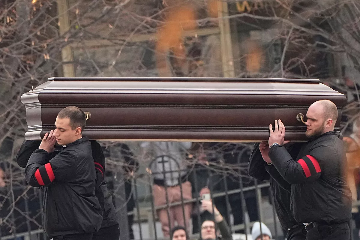 «Мы не простим» — в Москве проводили Алексея Навального