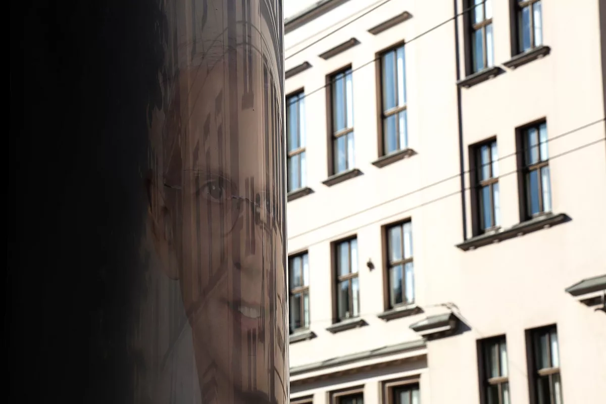 Два слова: нацпатриоты прицепились к кириллице в рекламе «Стабильности!», а это… язык ЕС!
