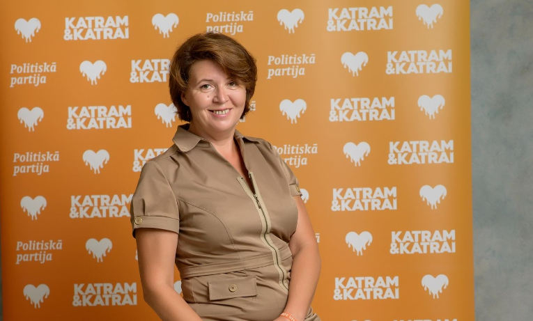 Spiegošanā apsūdzēto Saeimas deputāta kandidāti uz tiesu vedīs piespiedu kārtā