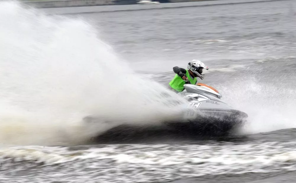 Ādažu novads plāno aizliegt vairākos ezeros braukt ar ūdens motocikliem