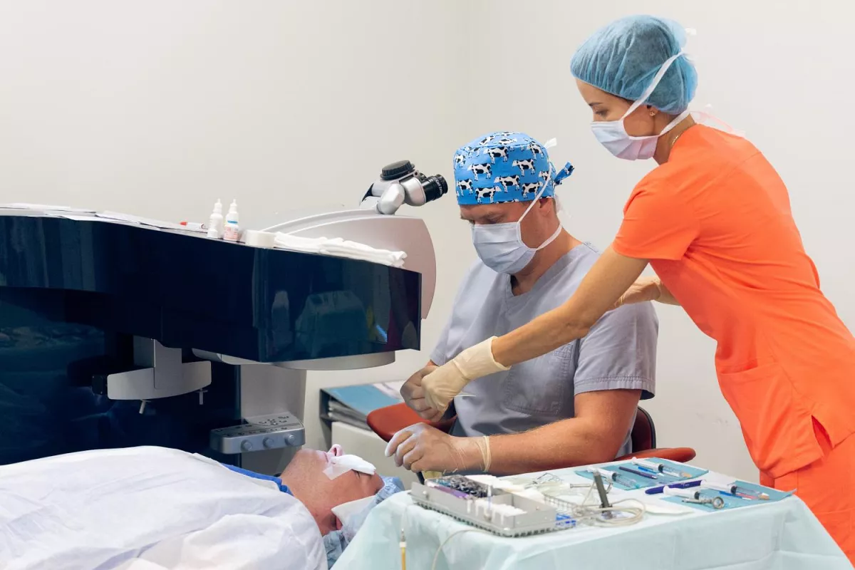 “Dr. Lūkina acu klīnika” sāk piedāvāt īpaši saudzīgu redzes lāzerkorekciju