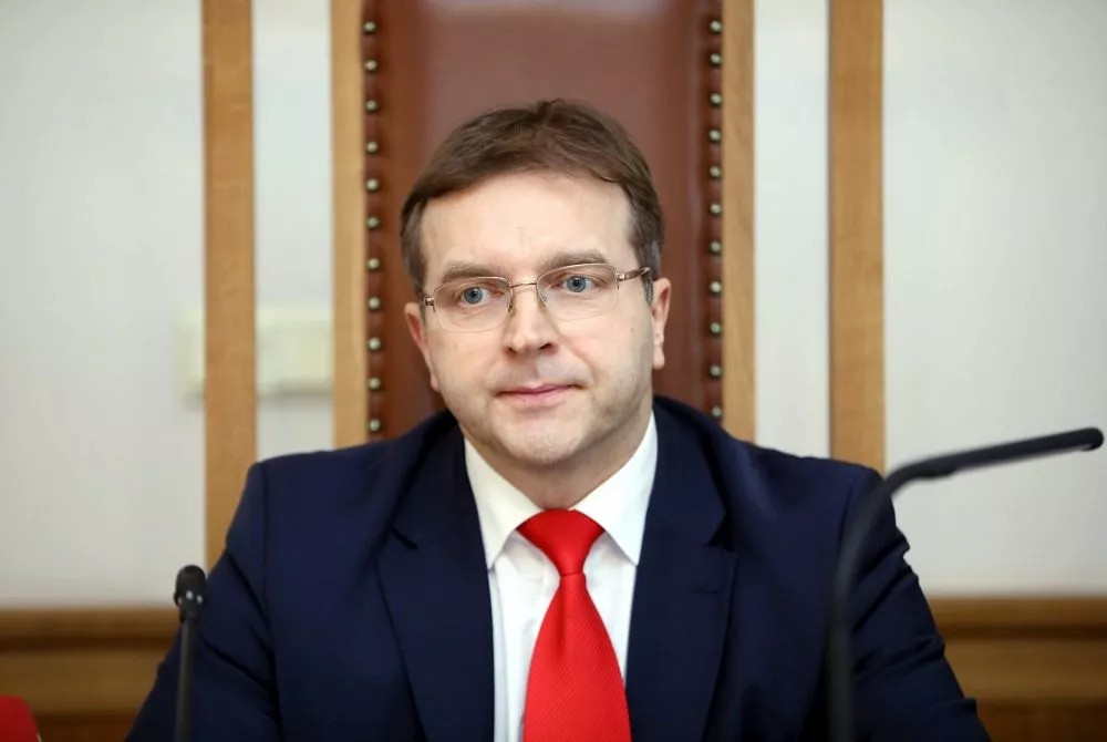 У вас осталось право на поддержку: председатель Конституционного суда успокаивает русских родителей