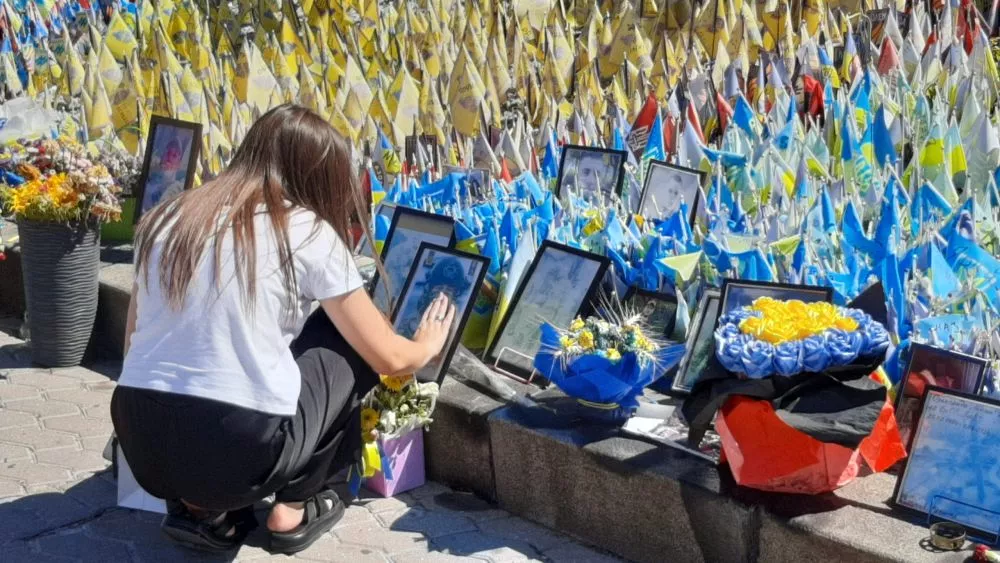 Мой сын всегда сможет вернуться: почему уезжают 17-летние украинцы и грозит ли Украине потерянное поколение