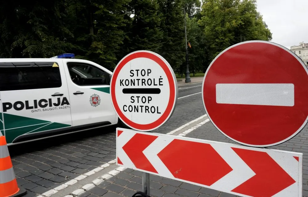 В Литве с вертолетом ищут грабителя банкоматов из Латвии