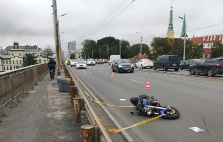 Avārijā uz Vanšu tilta gājis bojā motociklists