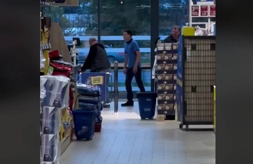 Довели парня до истерики: продавец LIDL грубо наорал на покупателя в магазине (ВИДЕО)