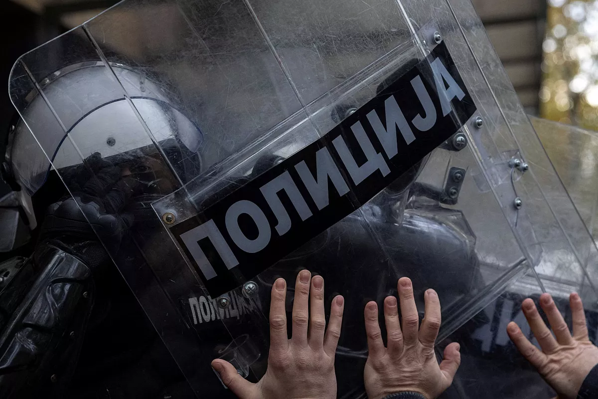 В Сербии протестующие добились ареста 11 чиновников после гибели 15 человек на вокзале в Нови-Саде