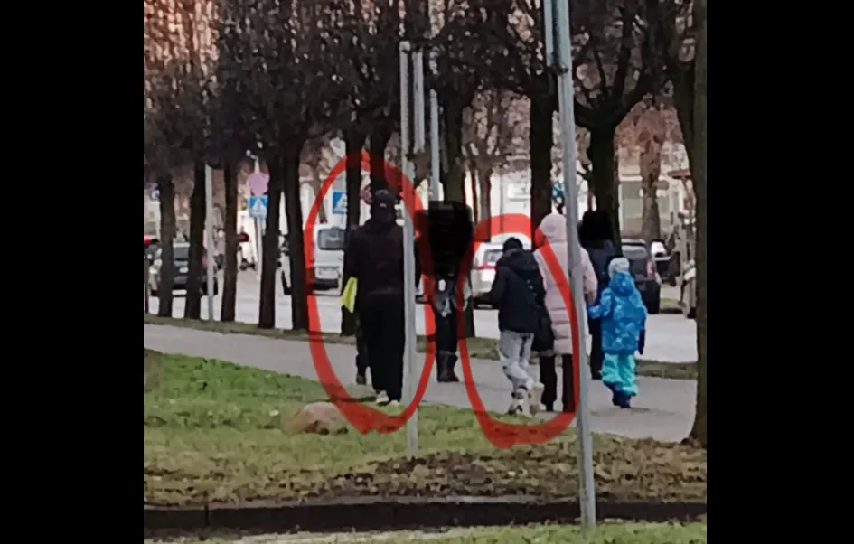 Засунули зажженную петарду в карман ребенку: мама пострадавшего ищет хулиганов