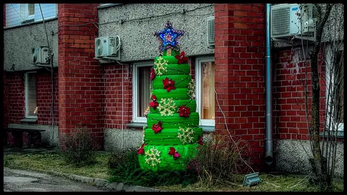 «Русский стиль и мышление оккупантов!» Даугавпилсская елка разозлила «эстетов»
