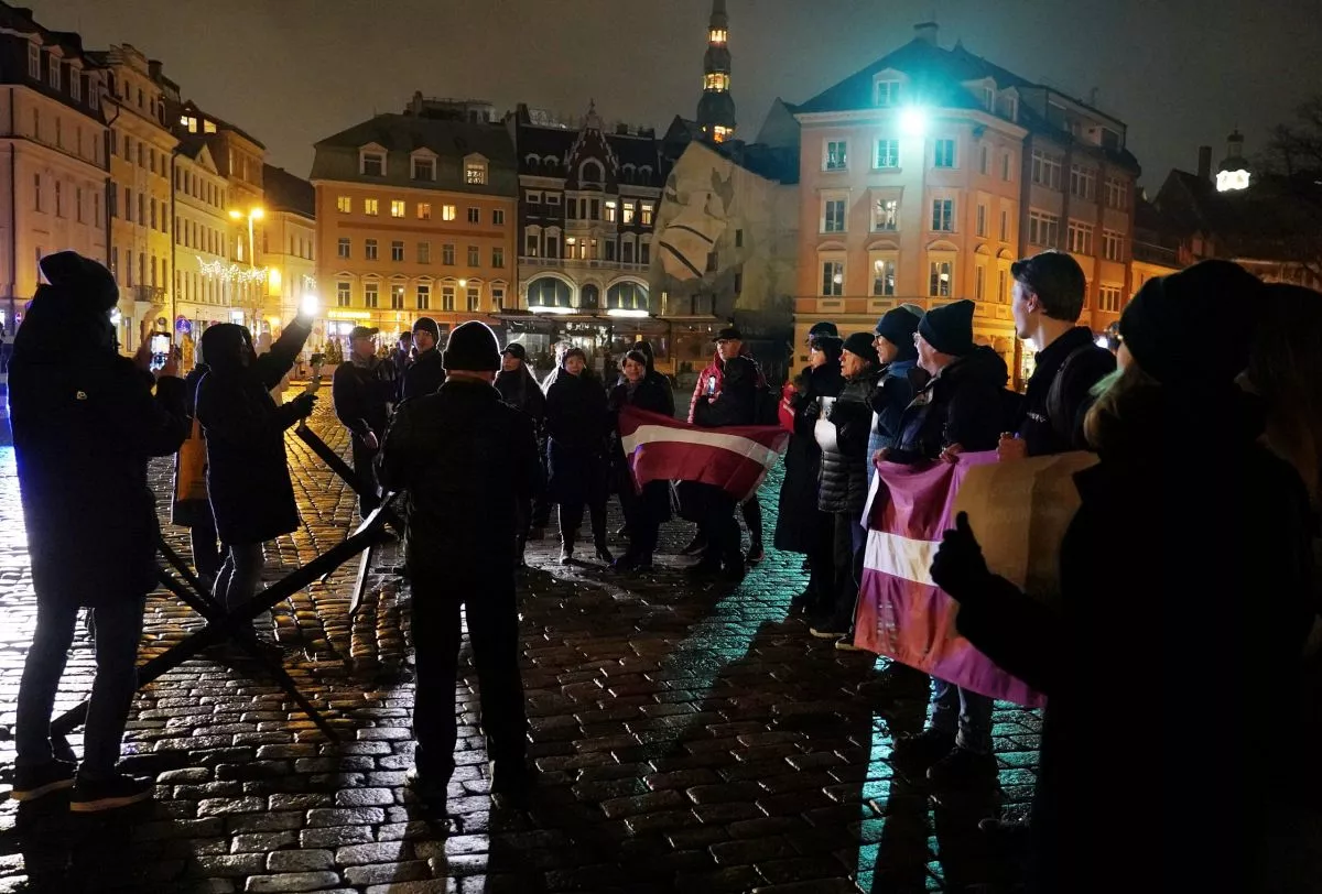 «Один язык — одно государство»: в Риге прошел пикет против русского языка (ФОТО)