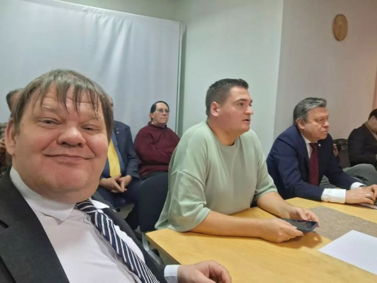 Депутат предлагает штрафовать за разговоры с латышом на нелатышском на 700 евро и квоты для приезжих