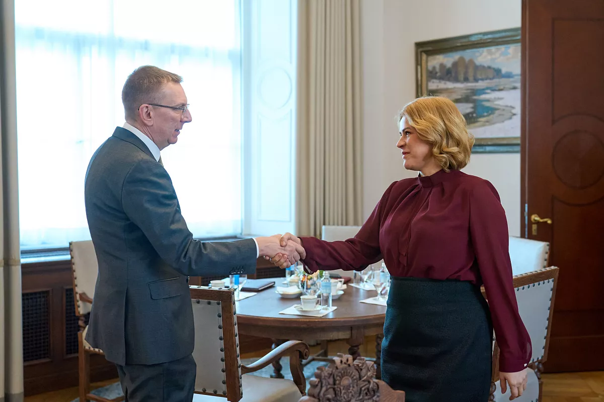 Rinkēvičs: Pabalstu celšana, veselības aprūpes un mājokļu pieejamība būtu labs sākums demogrāfiskās krīzes apturēšanai