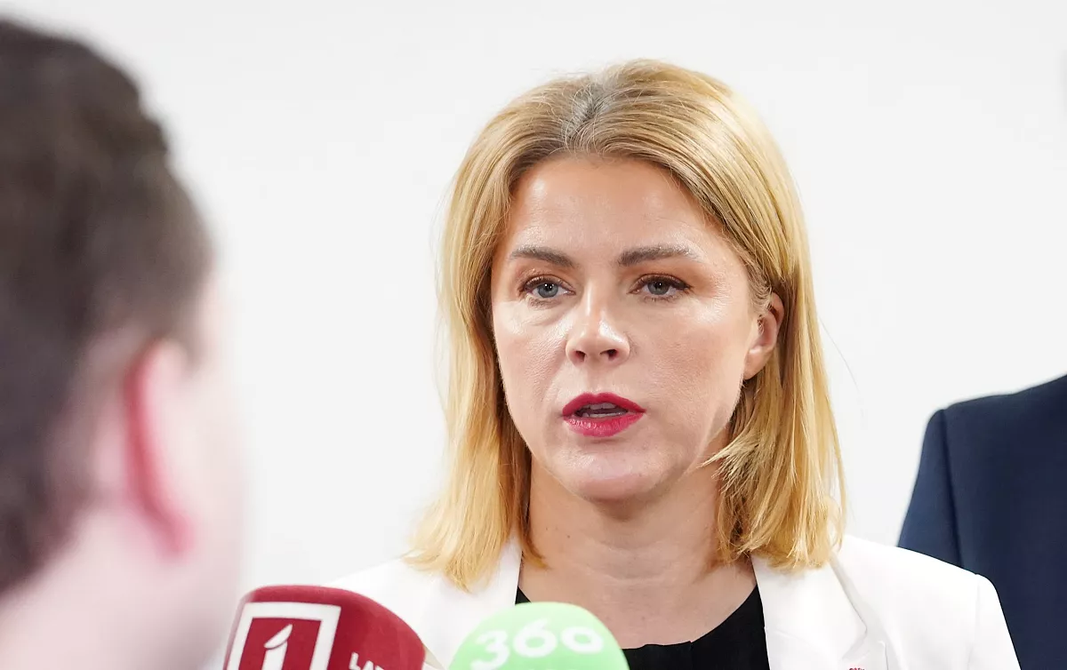 Siliņa: Latvija neizslēdz iespēju sūtīt savus bruņotos spēkus miera uzturēšanā uz Ukrainu