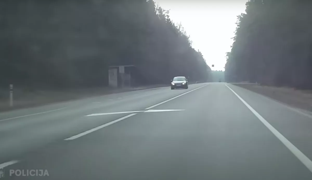 Разогнался до 219 км/ч: полиция оштрафовала водителя BMW на 2000 евро (ВИДЕО)