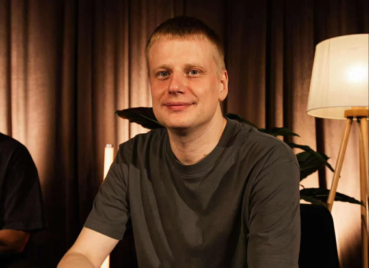 В Юрмале выступит белорусский комик Слава Комиссаренко