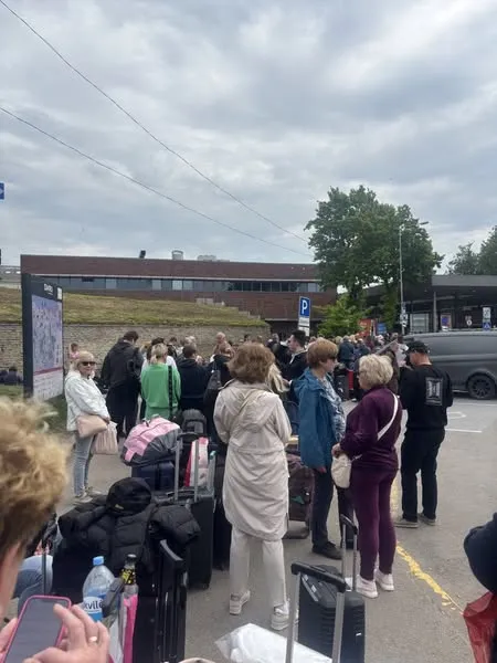 Латвийцев на границе с Россией начали разворачивать из-за удалённых данных в телефоне!