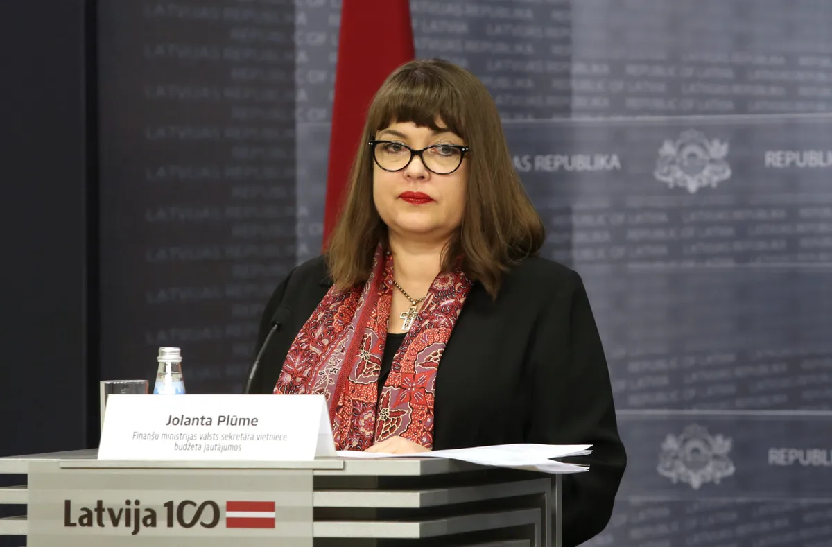 Работать чиновником нужно уметь: семейная пара баснословно разбогатела на различных должностях