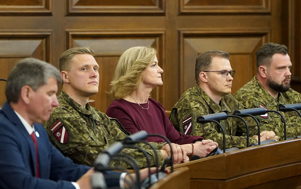 NA ministru amatiem virza Indriksoni, Dombravu, Puntuli un Vitenbergu