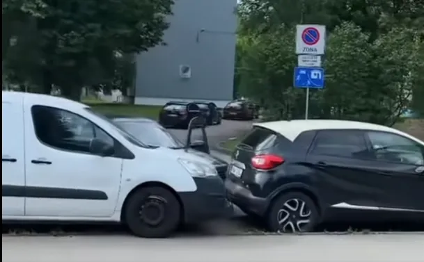 Протаранил в Риге 2 машины и сбежал: розыск полиции (ВИДЕО 18+)