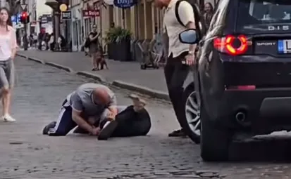 В центре Риги подрались водитель и пешеход (ВИДЕО)