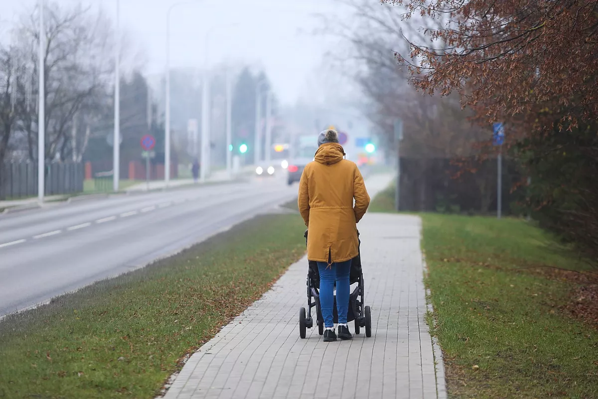 Bērna piedzimšanas pabalstu nākamgad cels par 179 eiro, bet bērna kopšanas pabalstu — par 127 eiro