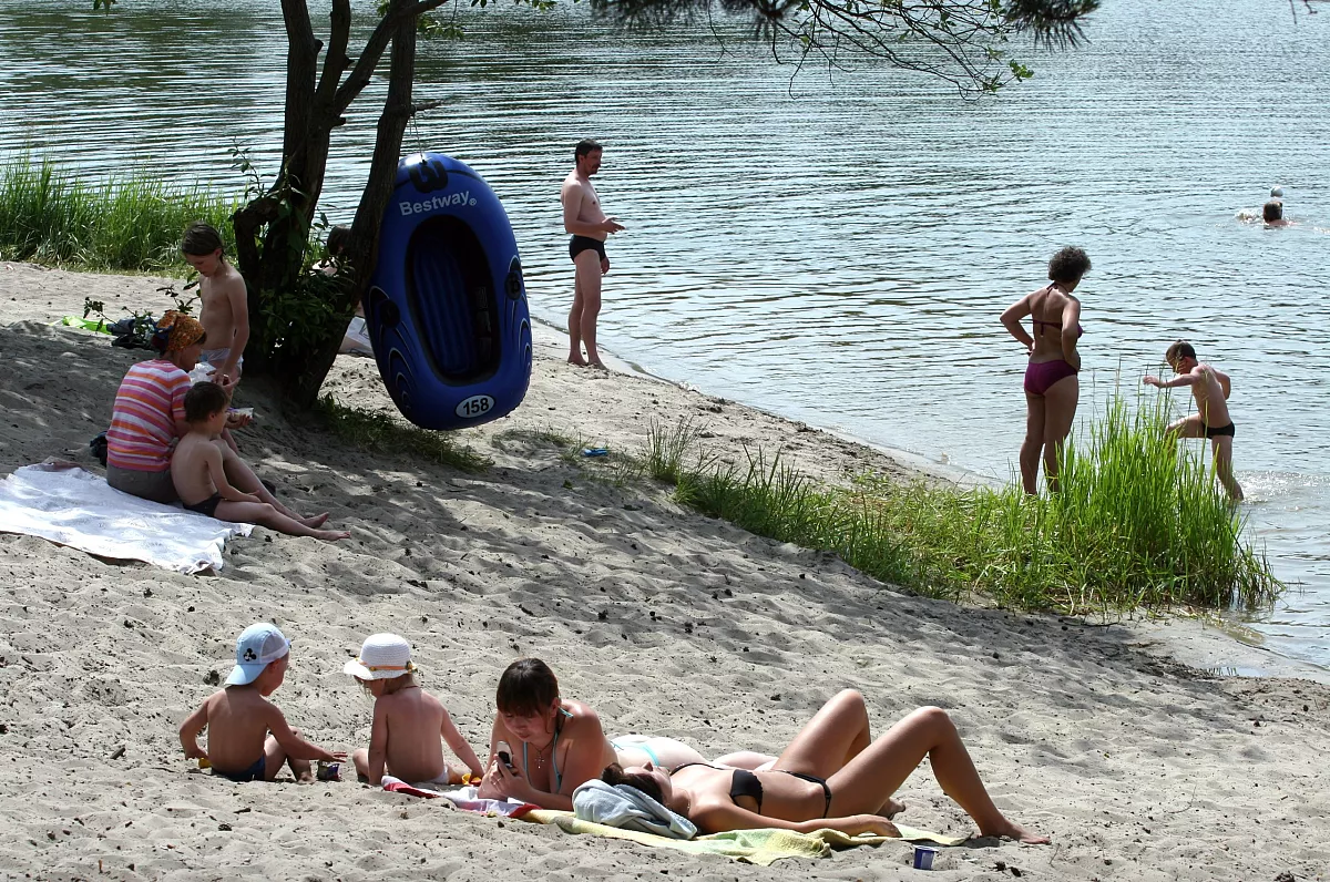 Ūdens temperatūra peldvietās vietām pakāpusies līdz 20 grādiem