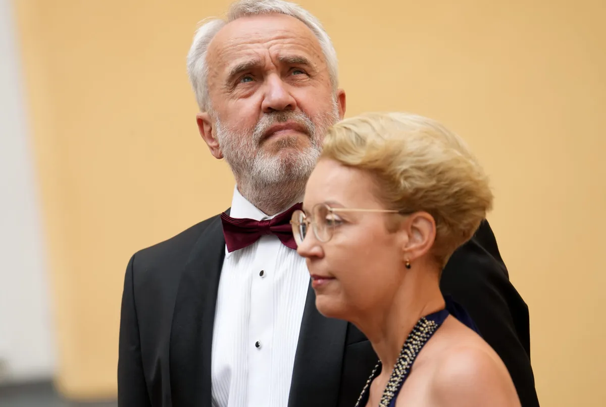 Экс-премьер Шкеле работает на Кремль? Миллиардер выступил с громкими обвинениями
