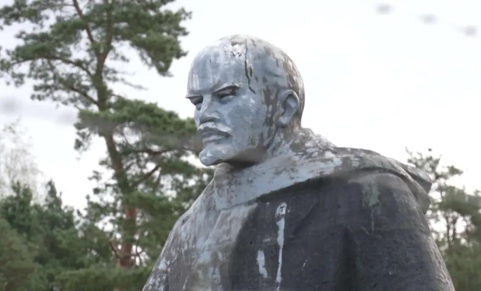 «Это история»: почему памятник Ленину в полный рост еще стоит?