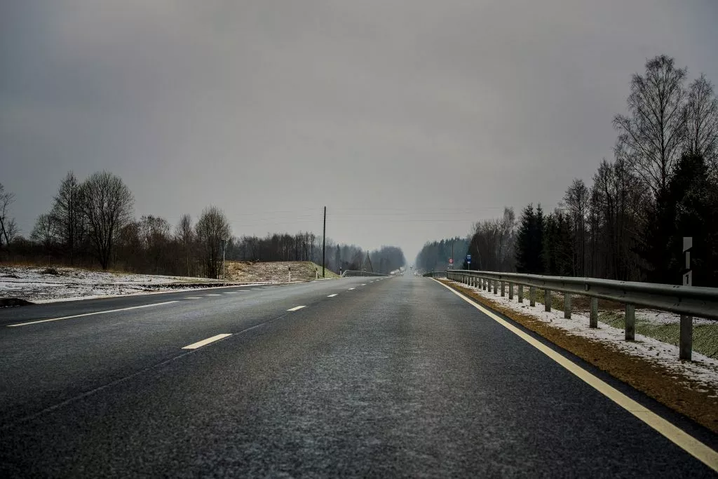 Aicina nekavēties ar riepu nomaiņu