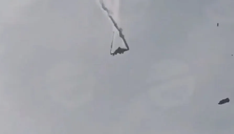 В Грузии разбился турецкий военный самолет: момент крушения на видео