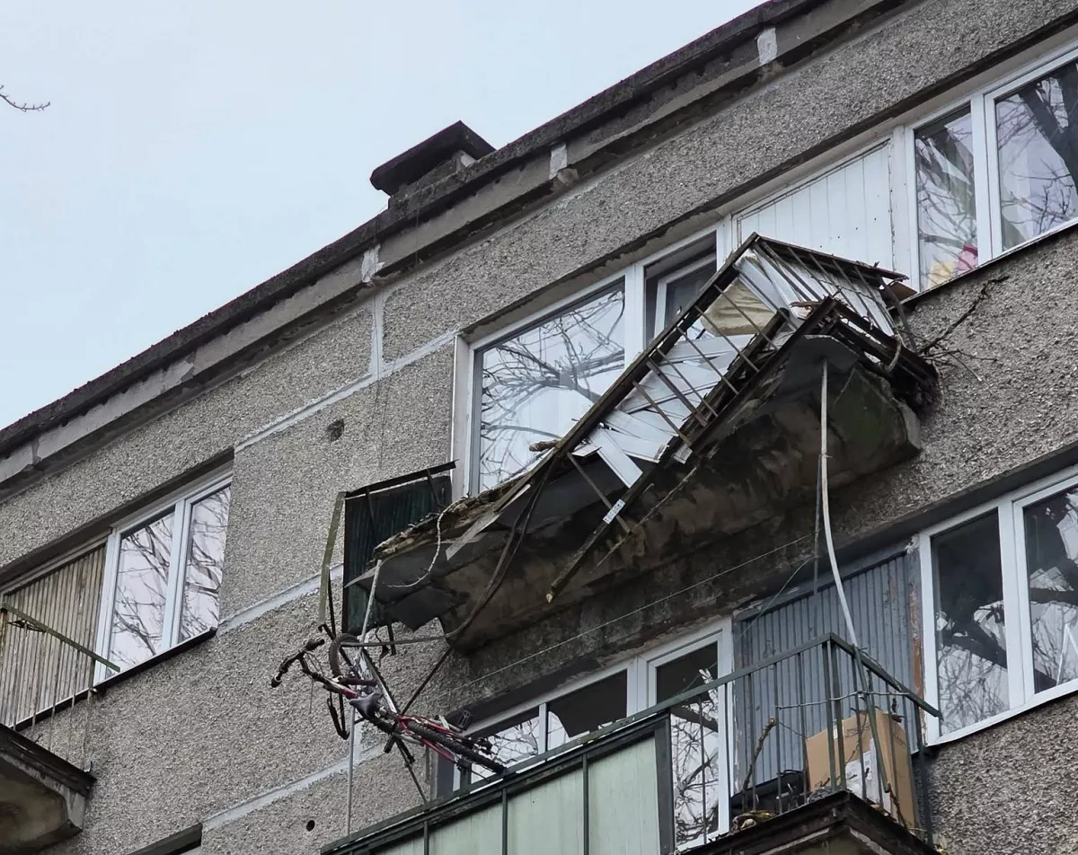 Izsaukumu skaits uz vētras postījumiem mazinājies, elektroapgādes traucējumus vēl turpina novērst