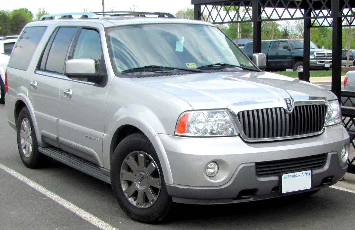 Латвия передаст Украине 21 авто, в том числе внедорожник класса люкс Lincoln Navigator