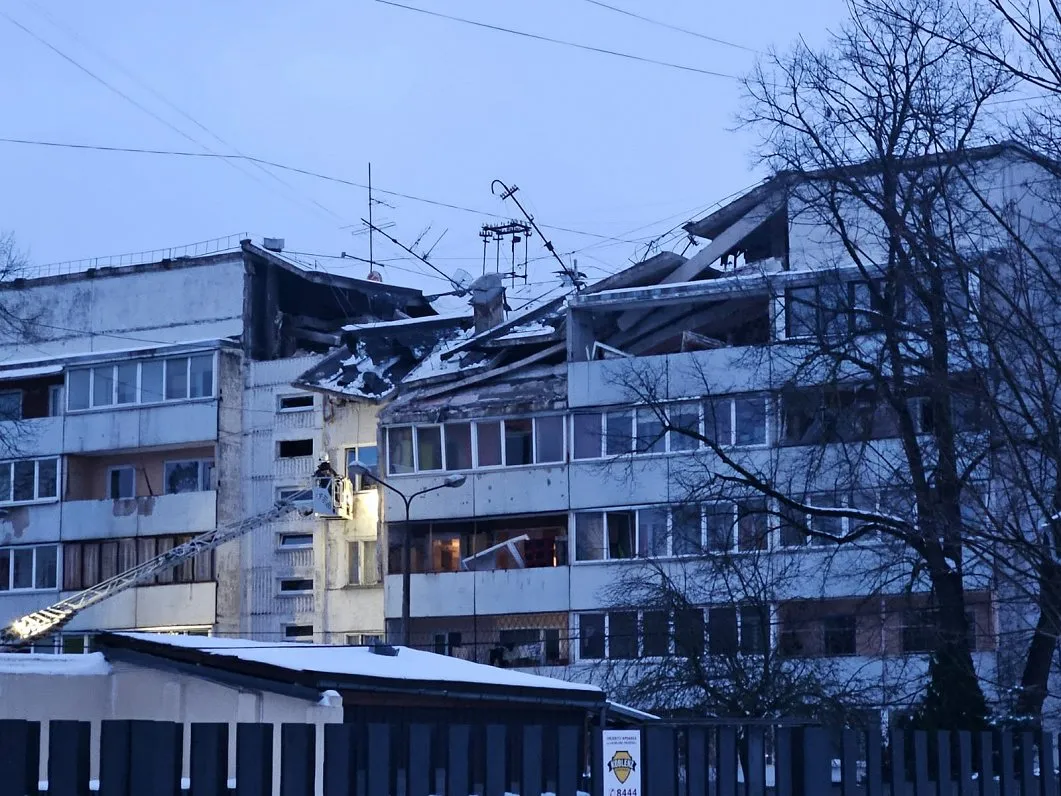 Обрушение на Баускас: один погибший, десятки эвакуированы
