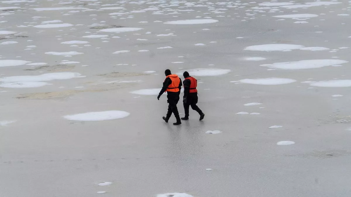 Pašvaldības policija atgādina par aizliegumu pāri ledum doties uz Mangaļsalas kuģa vraku
