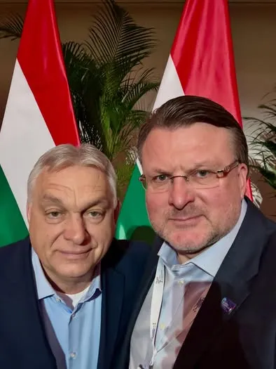 «Изменить Европу»: Шлесерс выступил рядом с Орбаном и Ле Пен
