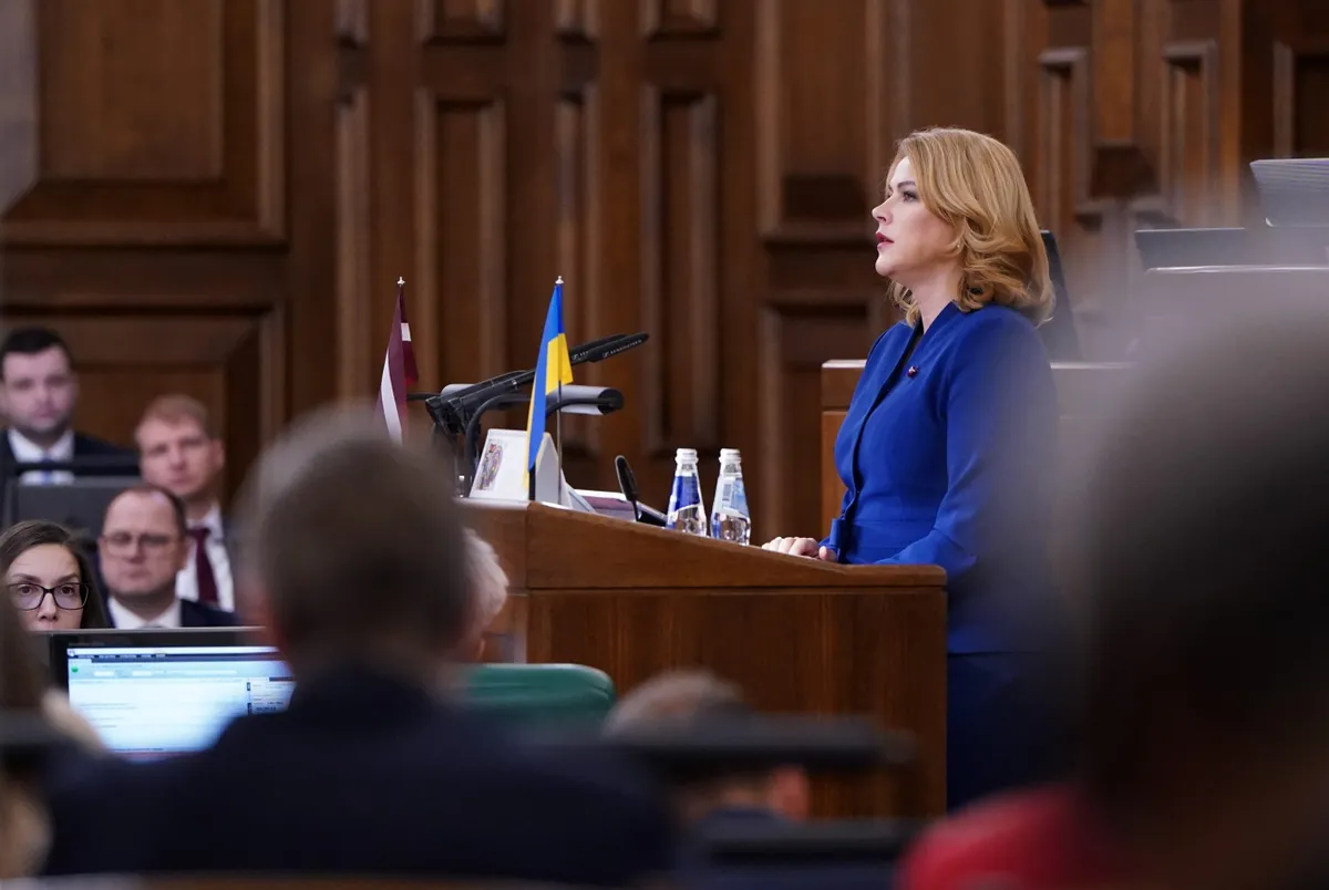 Мы и так вымираем, а тут ещё рельсы в Россию не разобраны: депутаты обрушились на Силиню