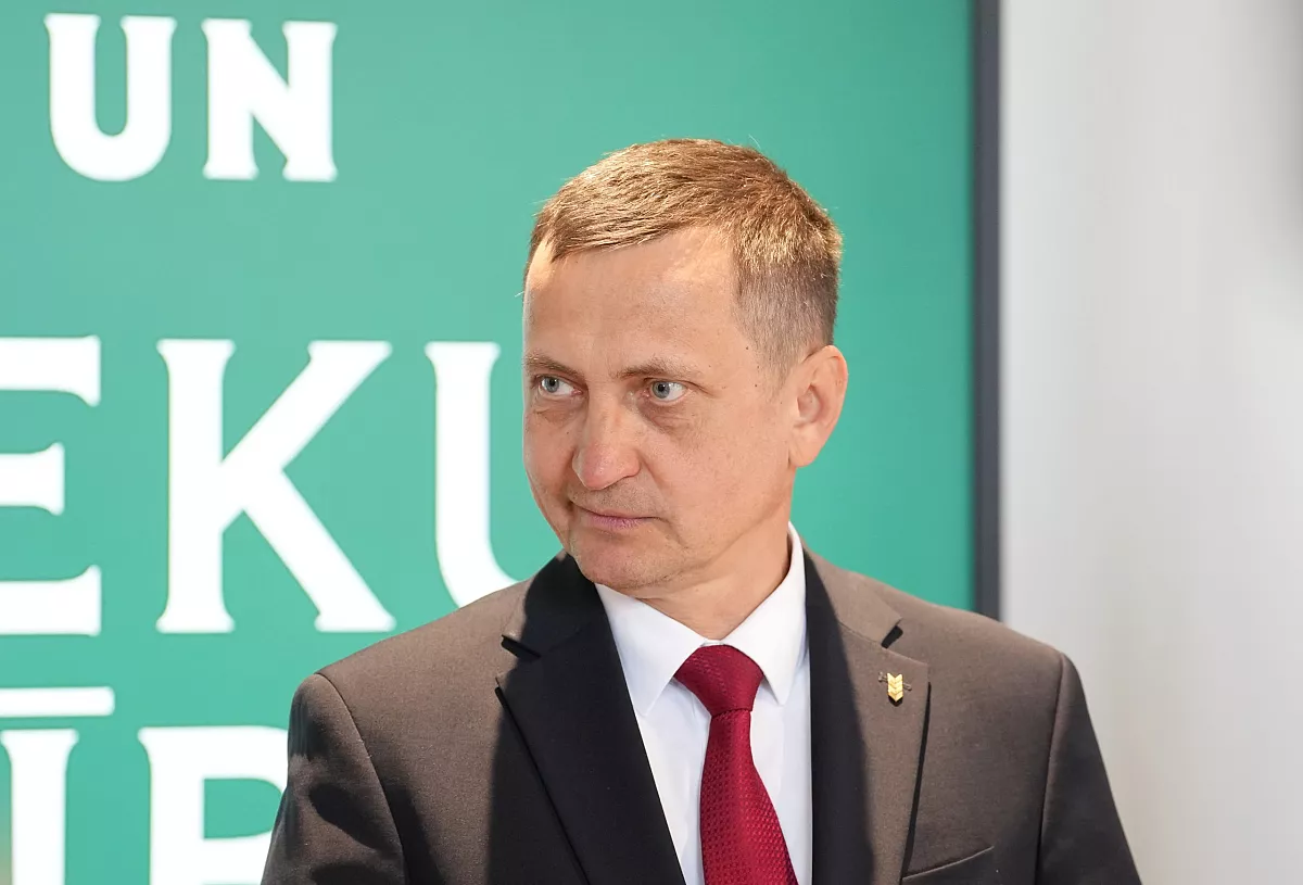 Saeima atjauno deputāta mandātu Krauzem