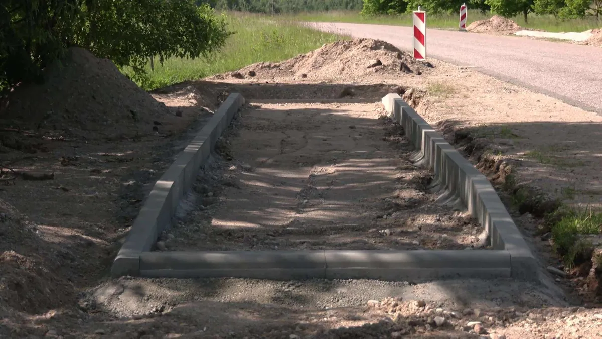 За 27 500 евро: зачем Latvijas Valsts ceļi ремонтирует остановки, к которым не ходит транспорт