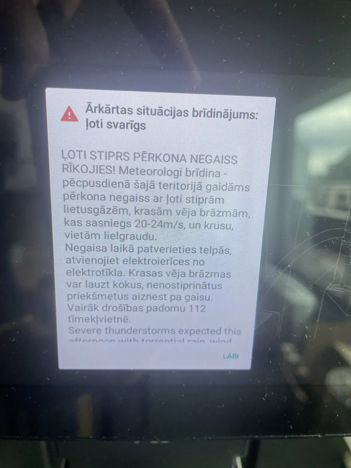 Кофемашина испугалась грозы: в Латвии предупреждение пришло на экран аппарата