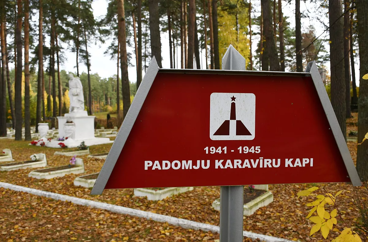 Нацблок готовит запрет русских надписей на могилах? На этот раз это фейк