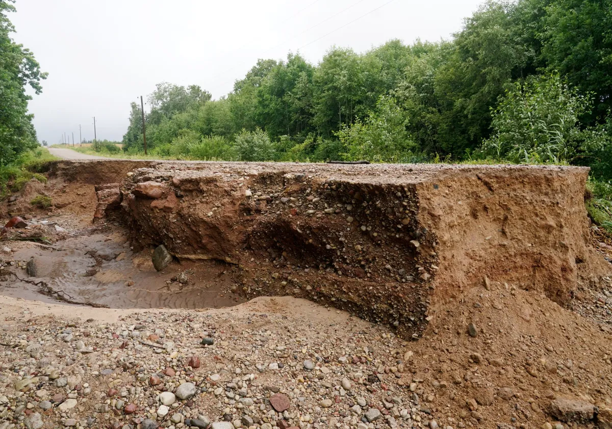 Ливни в Талсинском крае повредили 53 участка дорог
