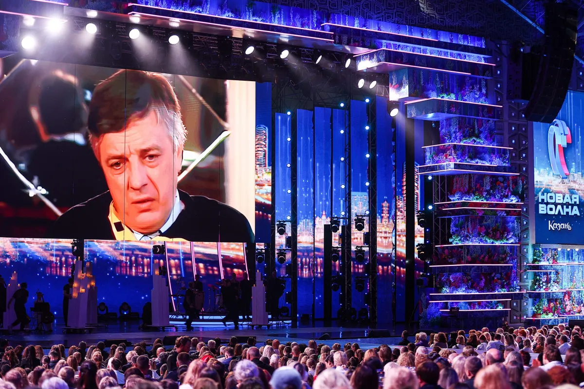 Ещё не вечер? В рамках «Новый волны 2026» в РФ провели концерт в честь Раймонда Паулса. ВИДЕО