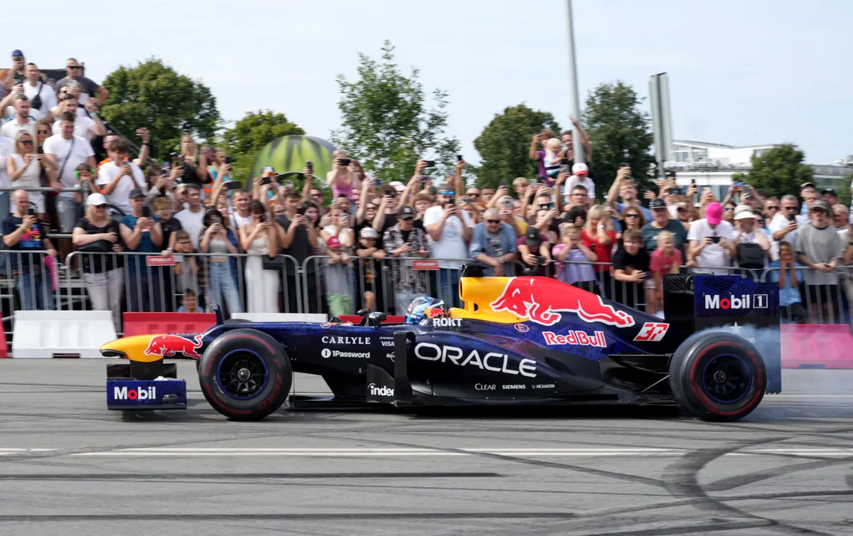 «Какая связь у Риги с F1?» В сети хотят узнать ответ