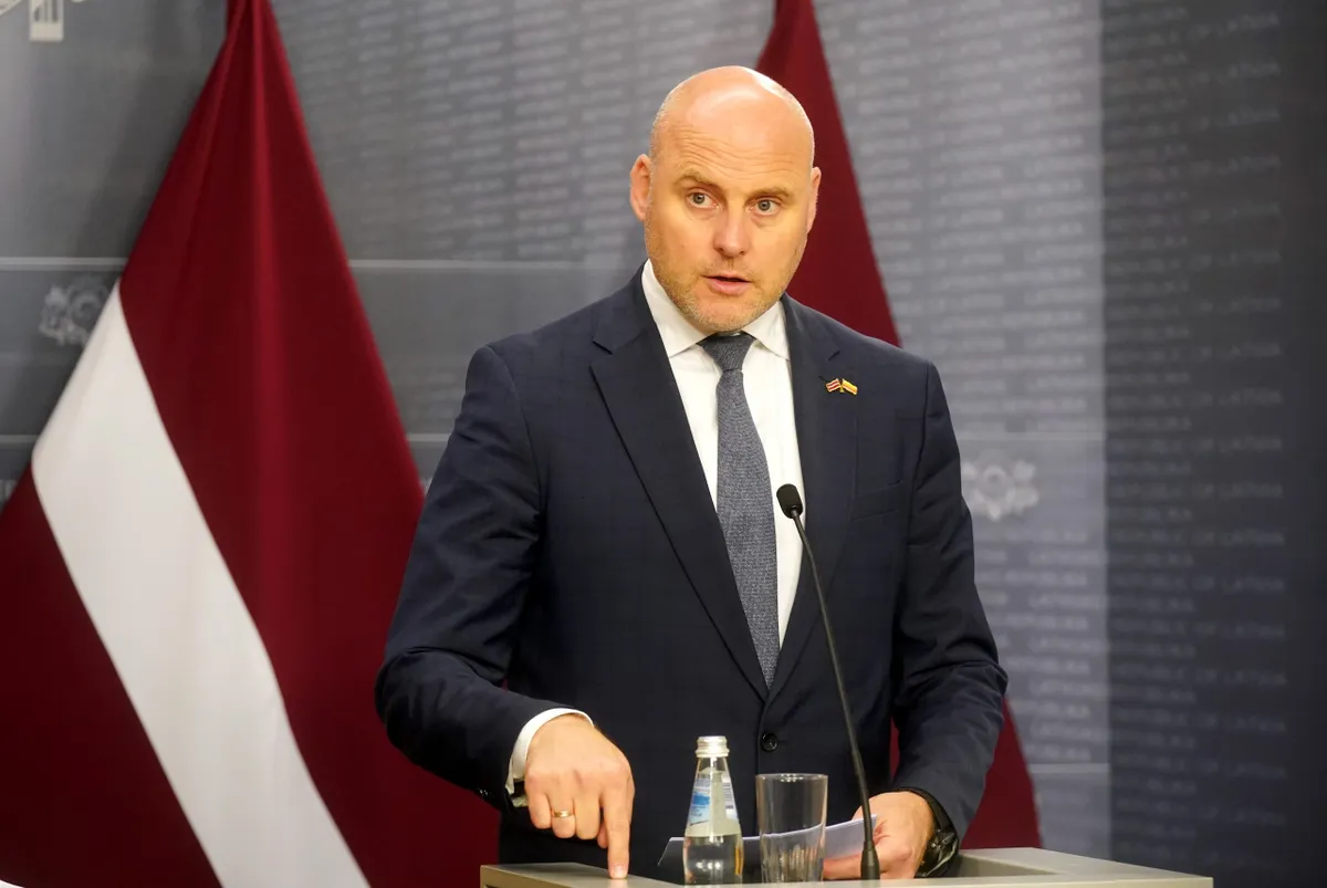 Взлом CSDD: премьер предлагает всем пострадавшим бесплатно заменить номера