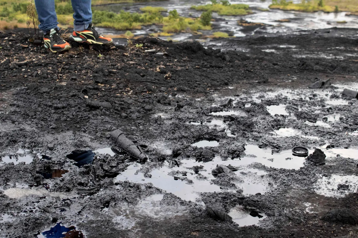 30 километров побережья в нефти: власти Вентспилса заговорили о катастрофе государственного масштаба